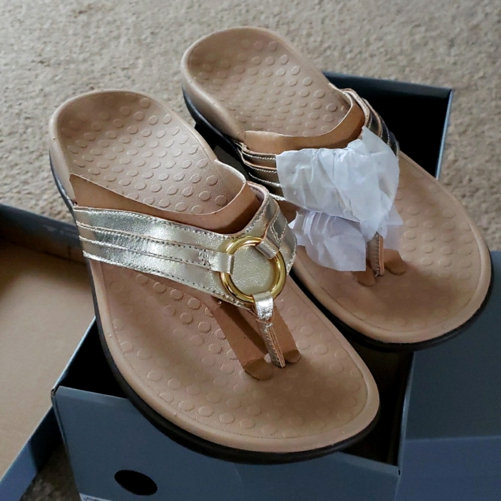 Vionic Sandals, Size 9, NWT, IN BOX, champagne